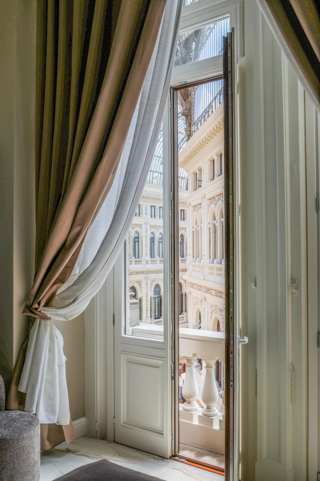 Maison San Carlo Luxury Suites 那不勒斯 外观 照片