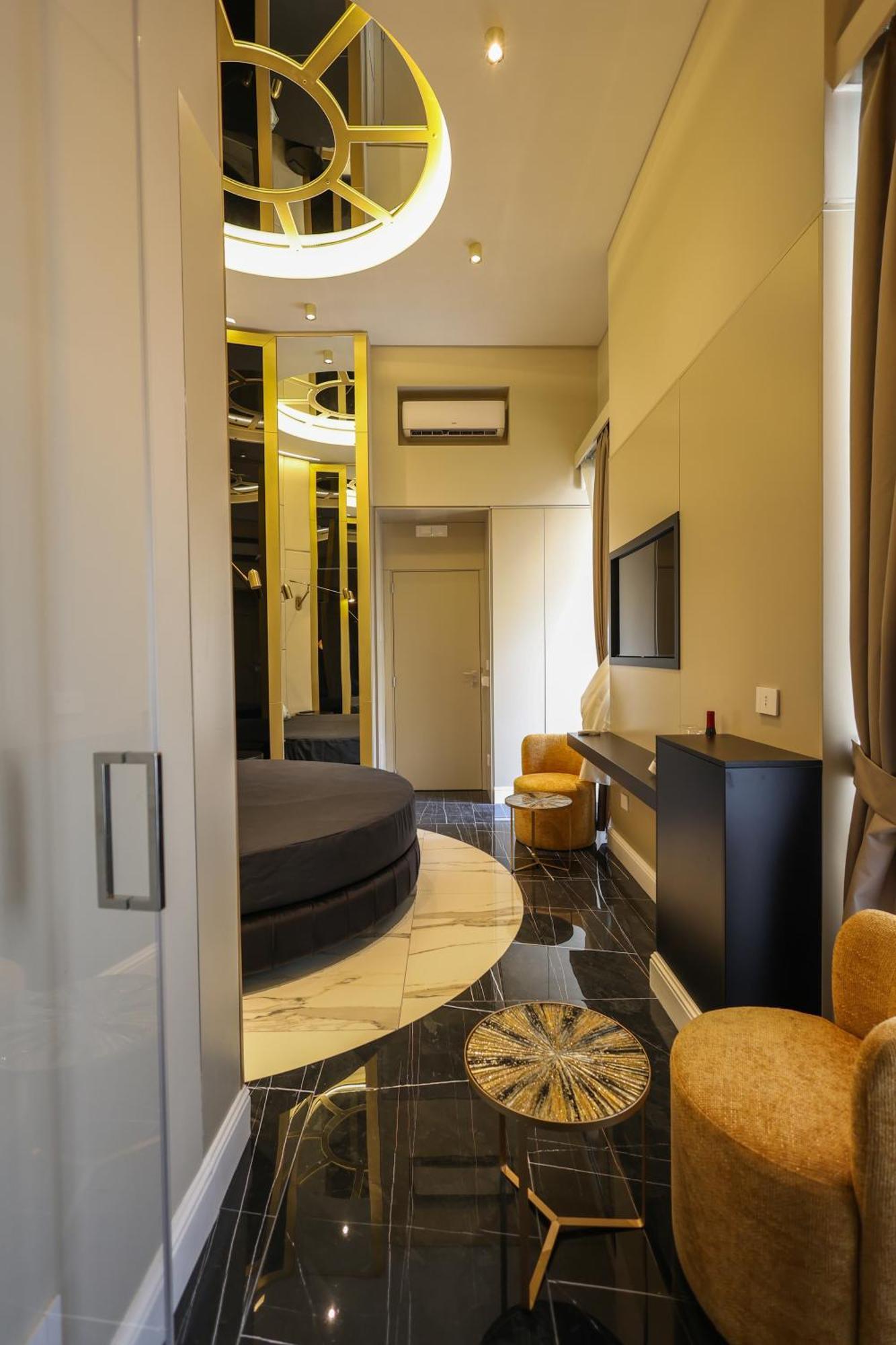 Maison San Carlo Luxury Suites 那不勒斯 外观 照片