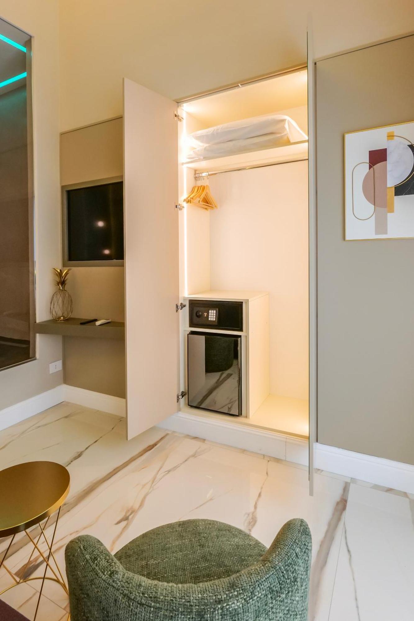Maison San Carlo Luxury Suites 那不勒斯 外观 照片